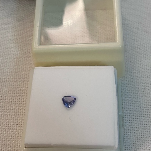 .25CT MIN 5x5MM Natural Tanzanite Trillion  Gem Stone. - Picture 4 of 4